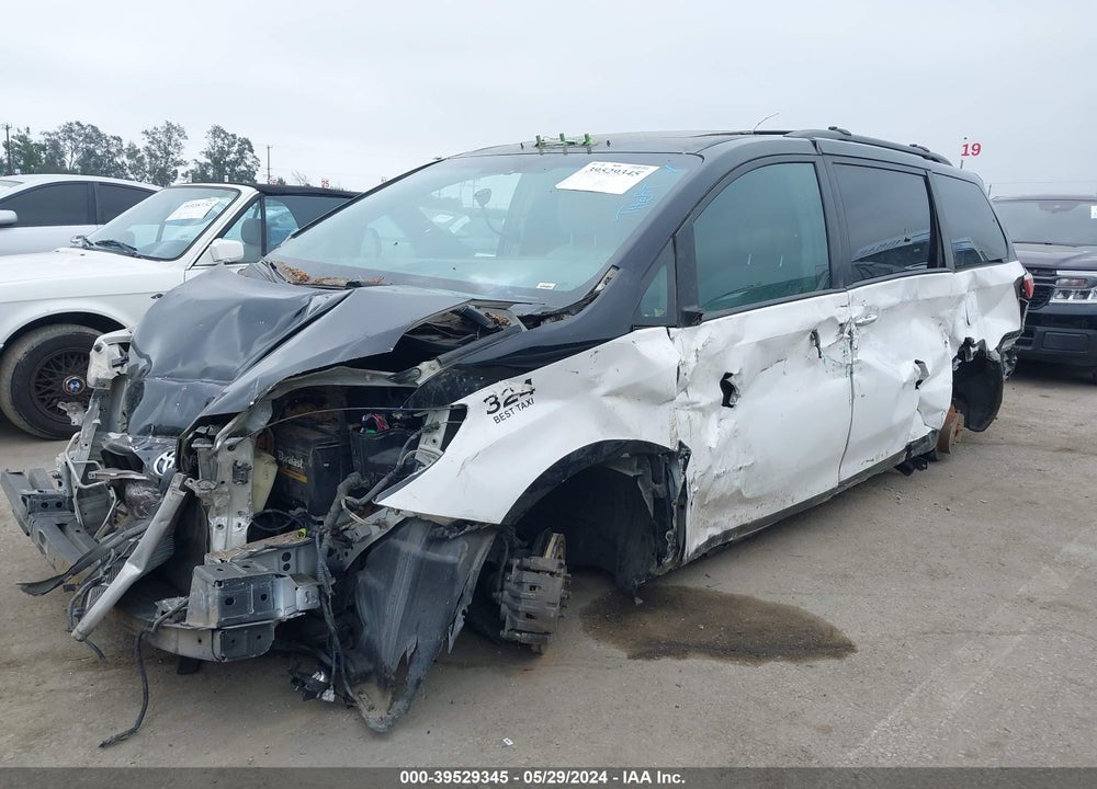 2015 TOYOTA SIENNA XLE 8 PASSENGER VIN: 5TDYK3DC4FS683944
