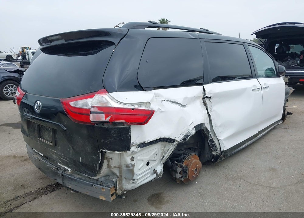 2015 TOYOTA SIENNA XLE 8 PASSENGER VIN: 5TDYK3DC4FS683944