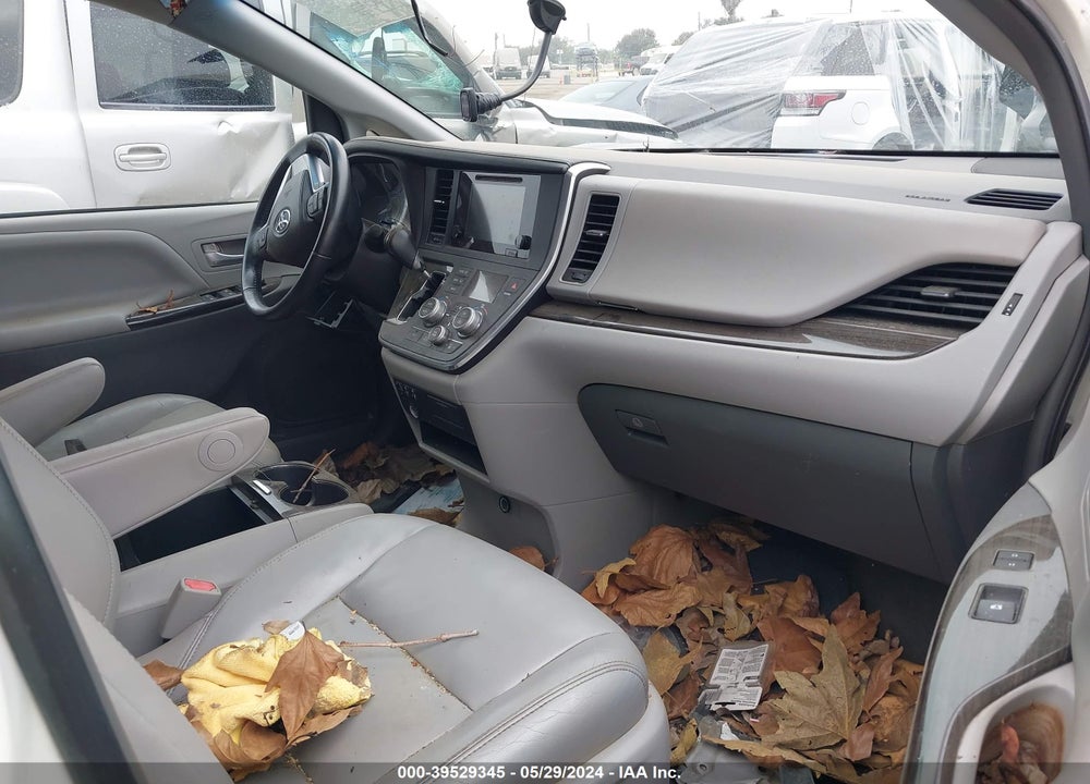 2015 TOYOTA SIENNA XLE 8 PASSENGER VIN: 5TDYK3DC4FS683944