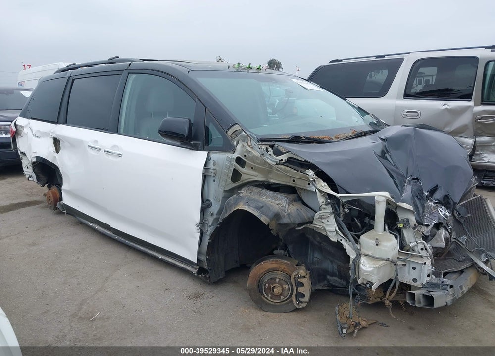 2015 TOYOTA SIENNA XLE 8 PASSENGER VIN: 5TDYK3DC4FS683944