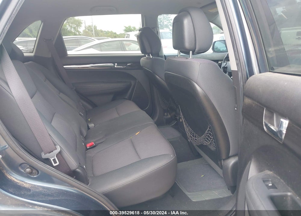 2011 KIA SORENTO LX VIN: 5XYKT3A10BG186175