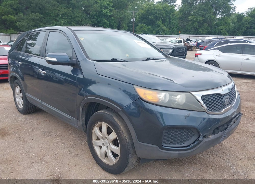 2011 KIA SORENTO LX VIN: 5XYKT3A10BG186175