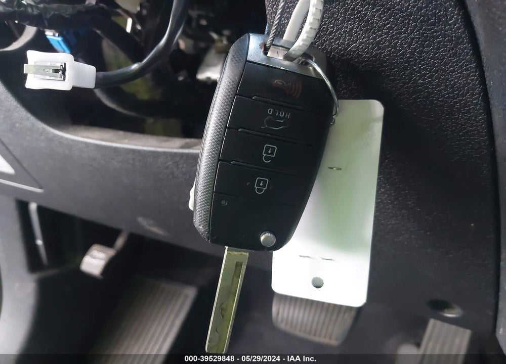 2016 KIA SORENTO 2.4L LX VIN: 5XYPG4A31GG098602