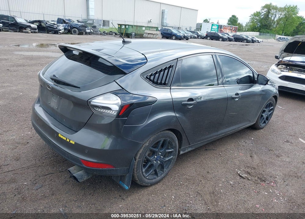 2017 FORD FOCUS SEL VIN: 1FADP3M24HL239089