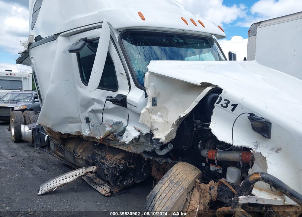 2023 FREIGHTLINER NEW CASCADIA 126 VIN: 3AKJHHDR5PSUM0998