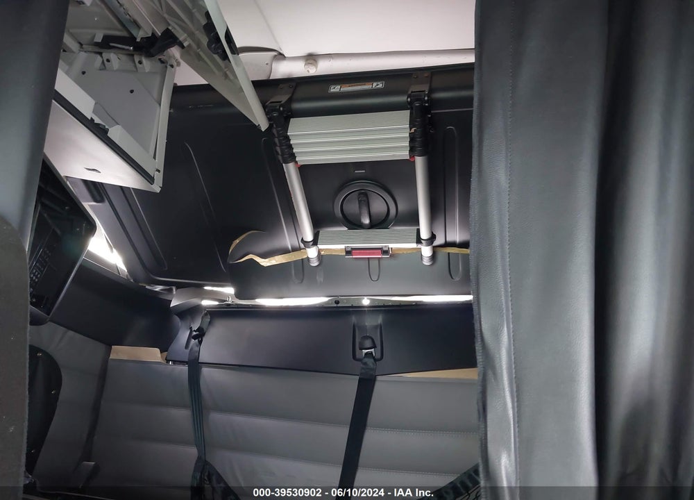 2023 FREIGHTLINER NEW CASCADIA 126 VIN: 3AKJHHDR5PSUM0998