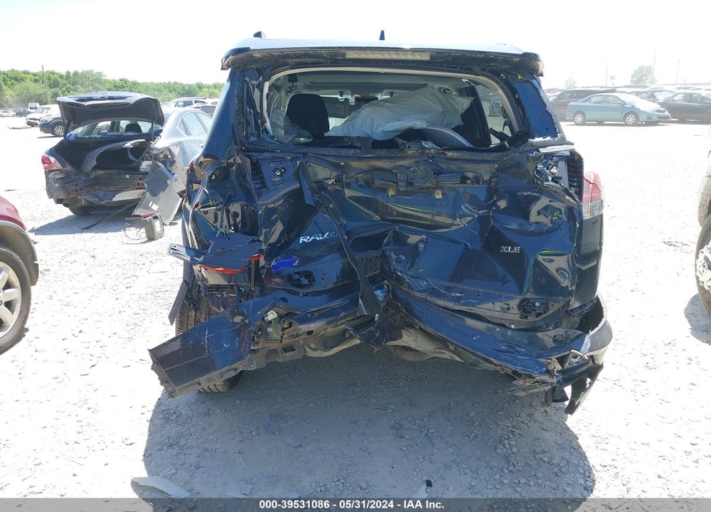 2018 TOYOTA RAV4 XLE VIN: 2T3WFREV5JW468482