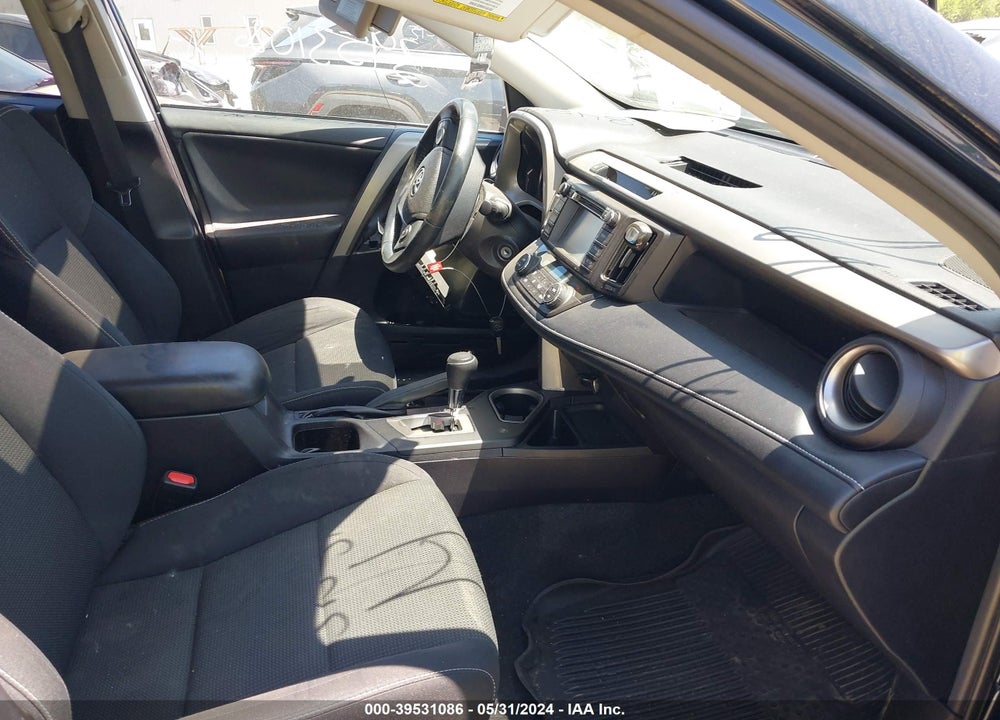 2018 TOYOTA RAV4 XLE VIN: 2T3WFREV5JW468482