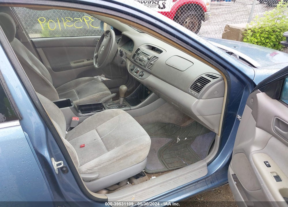 2004 TOYOTA CAMRY LE VIN: 4T1BE32K74U924990
