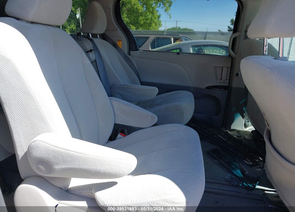 2014 TOYOTA SIENNA LE V6 8 PASSENGER VIN: 5TDKK3DCXES491741