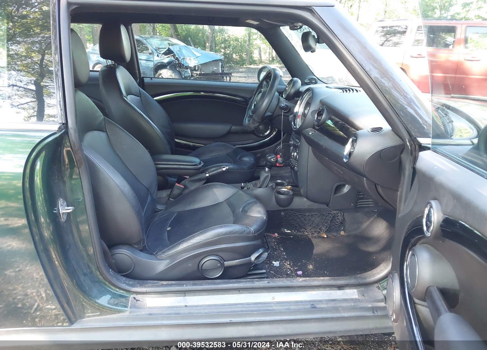 2012 MINI COOPER S VIN: WMWSV3C57CT385348
