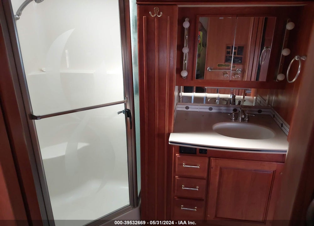 2004 COUNTRY COACH MOTORHOME INTRIGUE VIN: 4U7B8DY1441103996