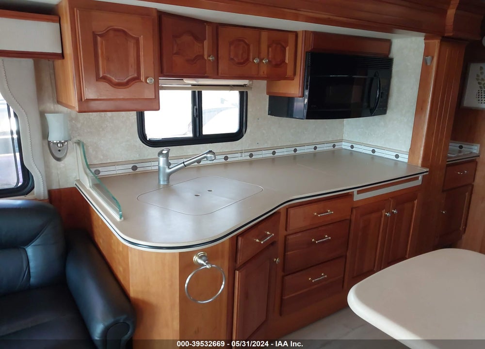 2004 COUNTRY COACH MOTORHOME INTRIGUE VIN: 4U7B8DY1441103996