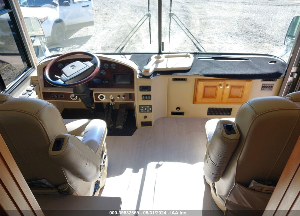 2004 COUNTRY COACH MOTORHOME INTRIGUE VIN: 4U7B8DY1441103996