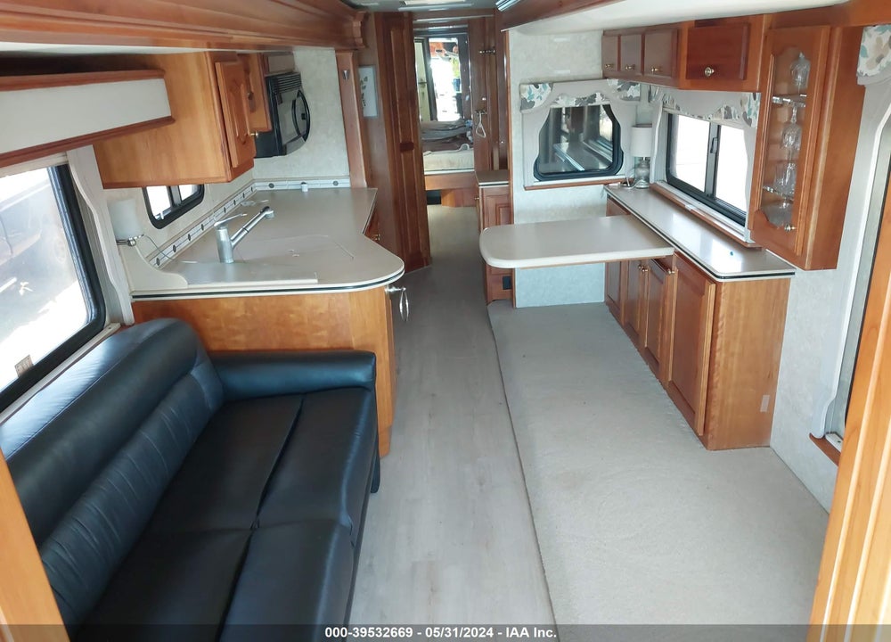 2004 COUNTRY COACH MOTORHOME INTRIGUE VIN: 4U7B8DY1441103996
