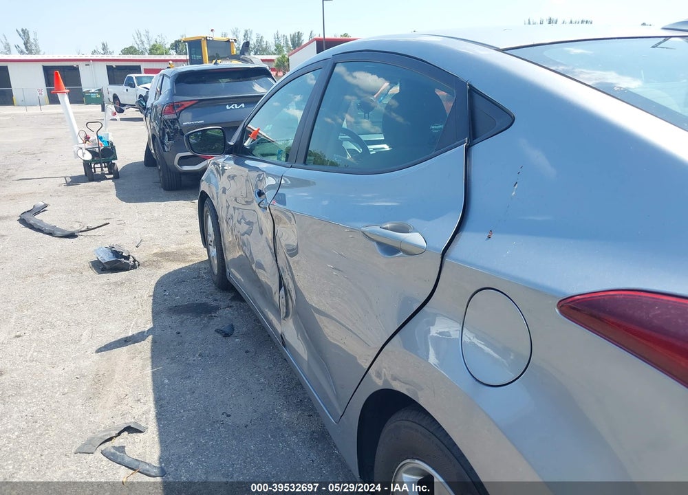 2015 HYUNDAI ELANTRA SE VIN: 5NPDH4AE8FH559335