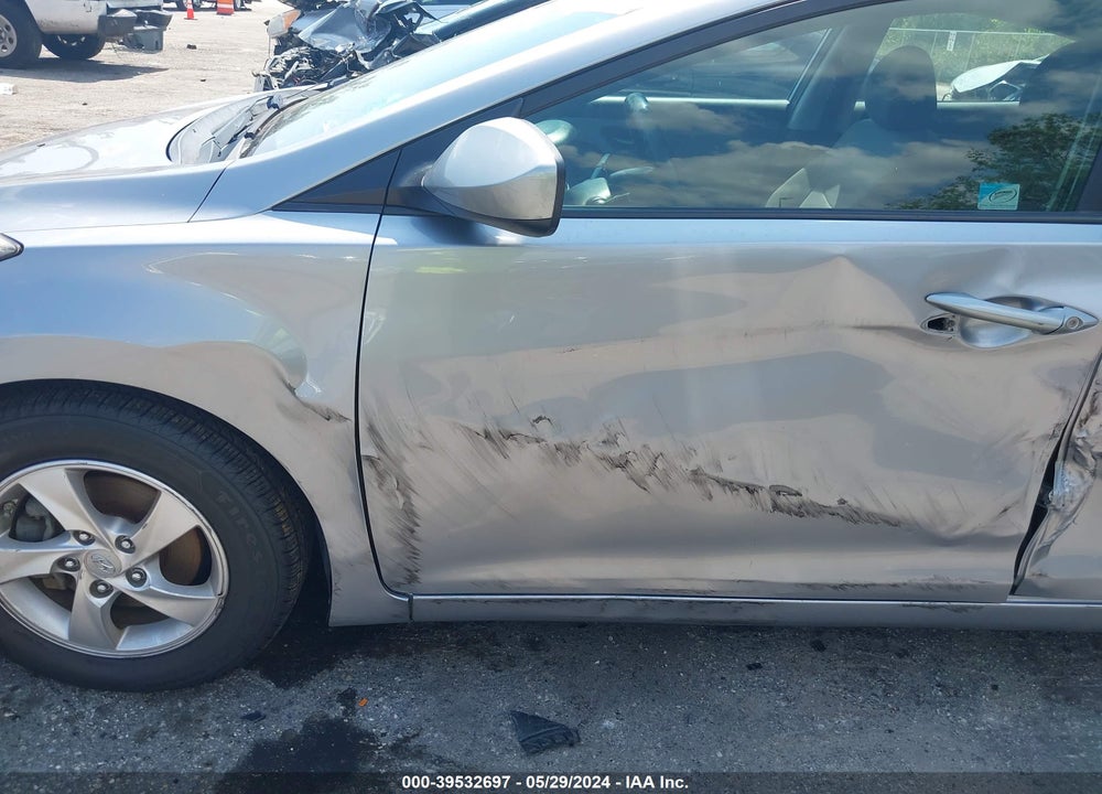 2015 HYUNDAI ELANTRA SE VIN: 5NPDH4AE8FH559335