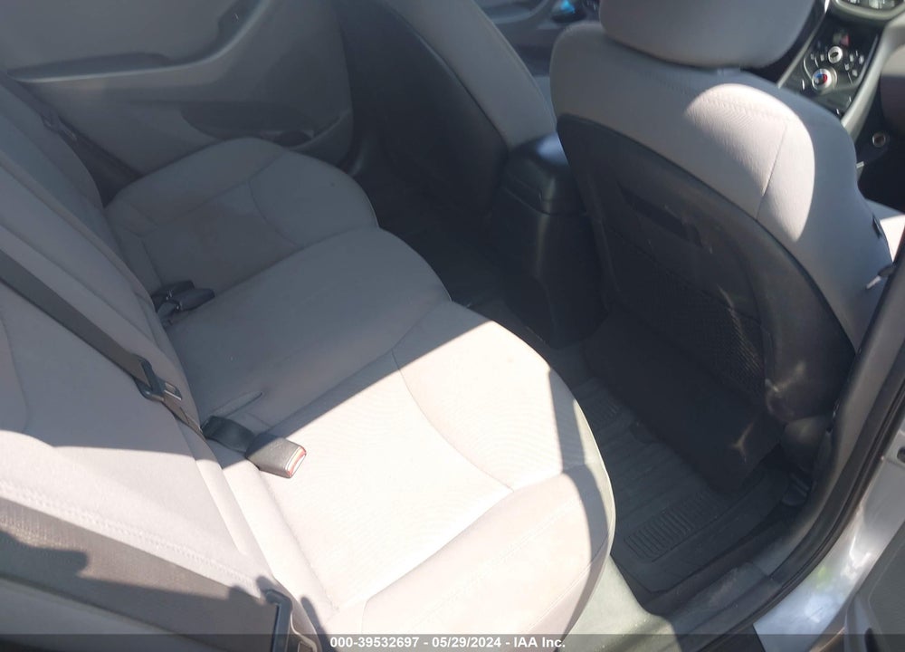 2015 HYUNDAI ELANTRA SE VIN: 5NPDH4AE8FH559335