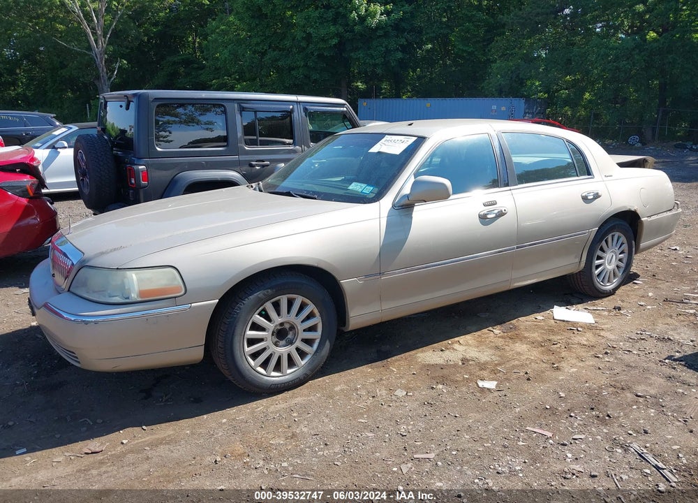 2005 LINCOLN TOWN CAR SIGNATURE VIN: 1LNHM81W65Y649251