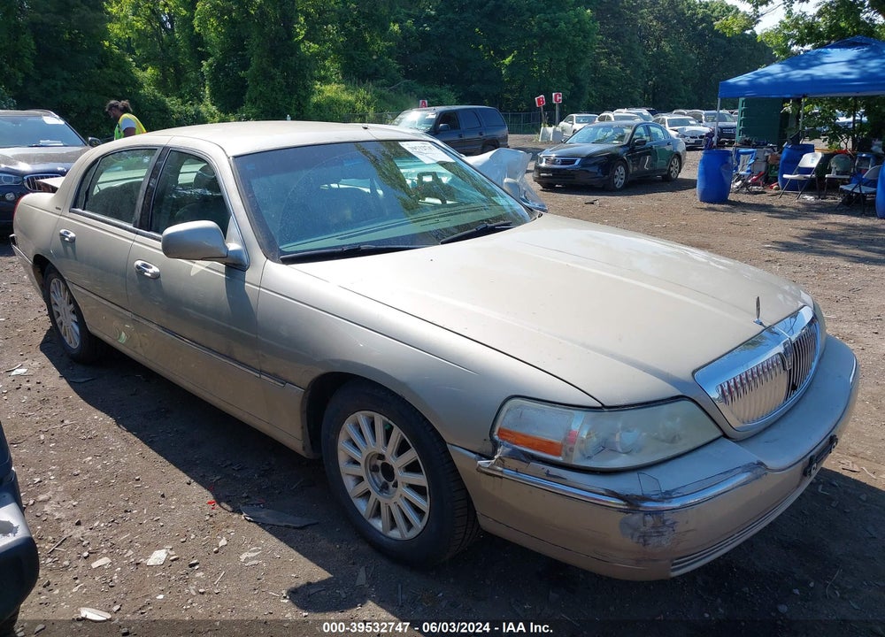 2005 LINCOLN TOWN CAR SIGNATURE VIN: 1LNHM81W65Y649251