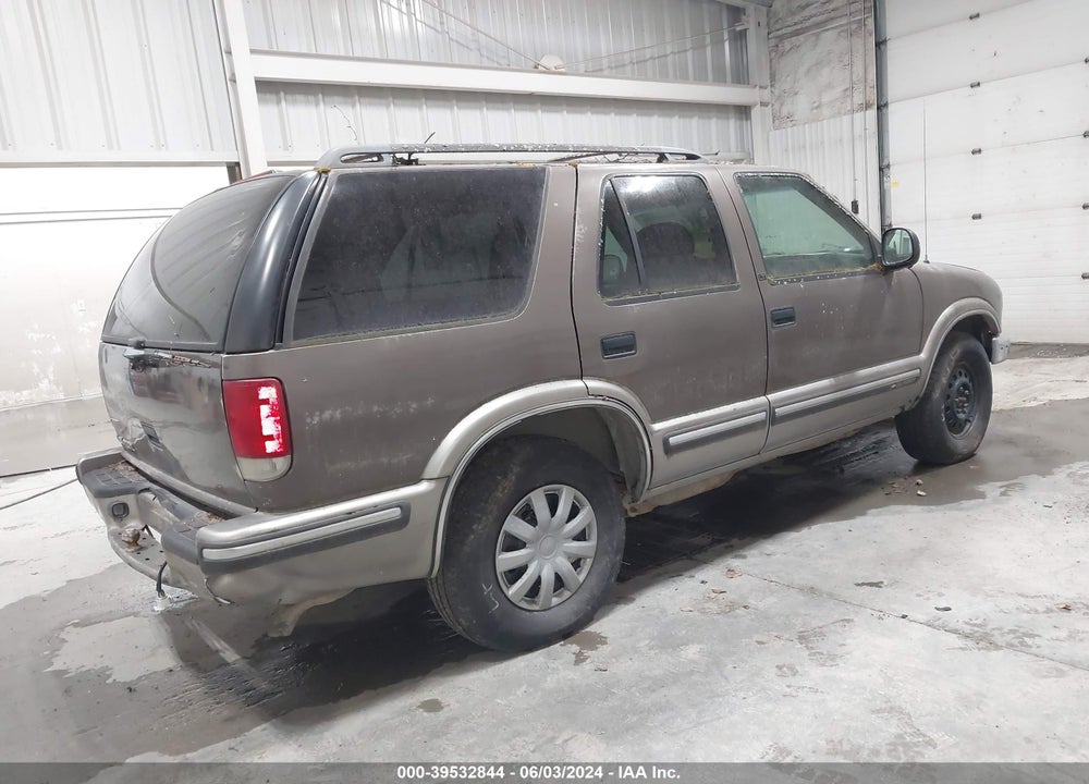 1998 CHEVROLET BLAZER LT VIN: 1GNDT13W8W2237547