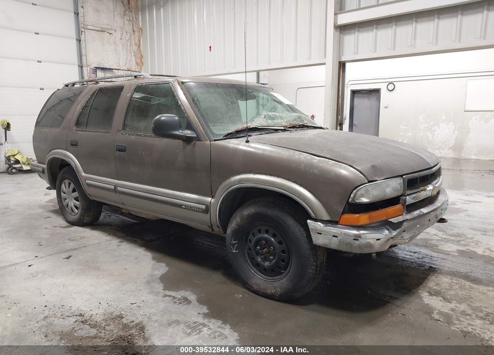 1998 CHEVROLET BLAZER LT VIN: 1GNDT13W8W2237547