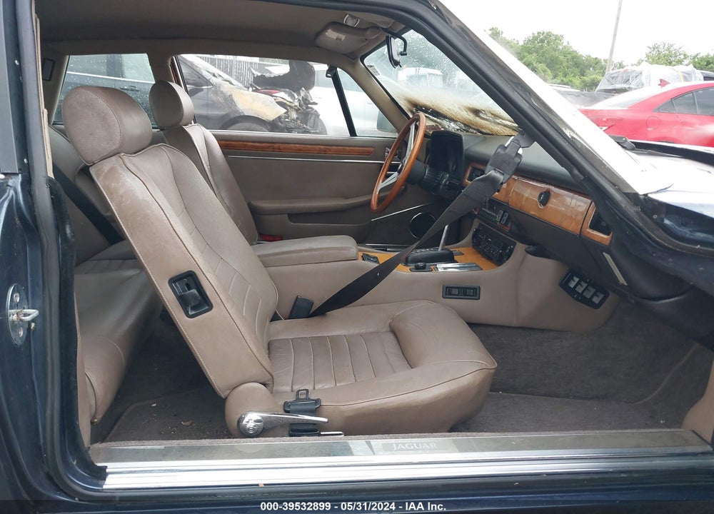 1988 JAGUAR XJS VIN: SAJNA5840JC146746