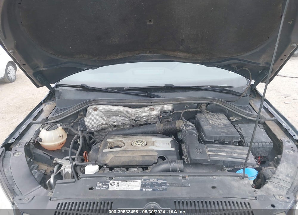 2011 VOLKSWAGEN TIGUAN SE VIN: WVGBV7AX2BW521988