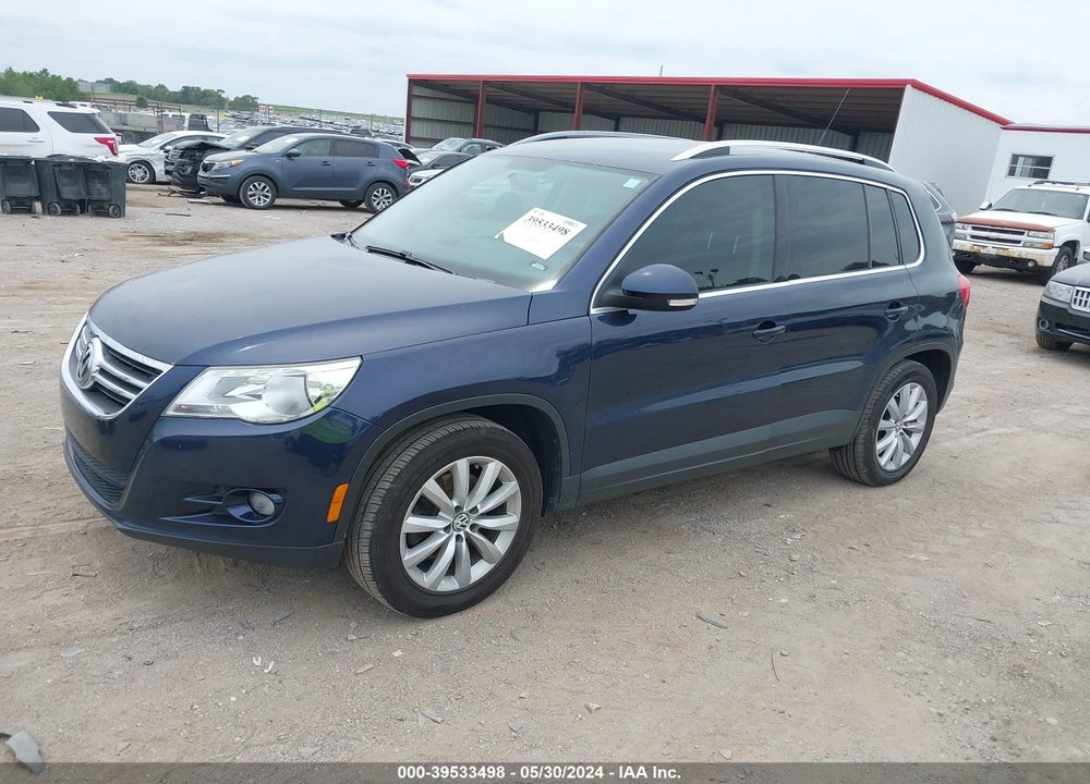 2011 VOLKSWAGEN TIGUAN SE VIN: WVGBV7AX2BW521988