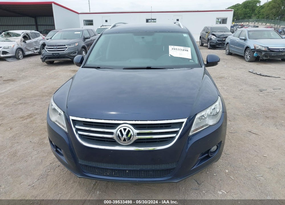 2011 VOLKSWAGEN TIGUAN SE VIN: WVGBV7AX2BW521988