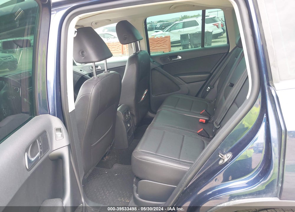 2011 VOLKSWAGEN TIGUAN SE VIN: WVGBV7AX2BW521988