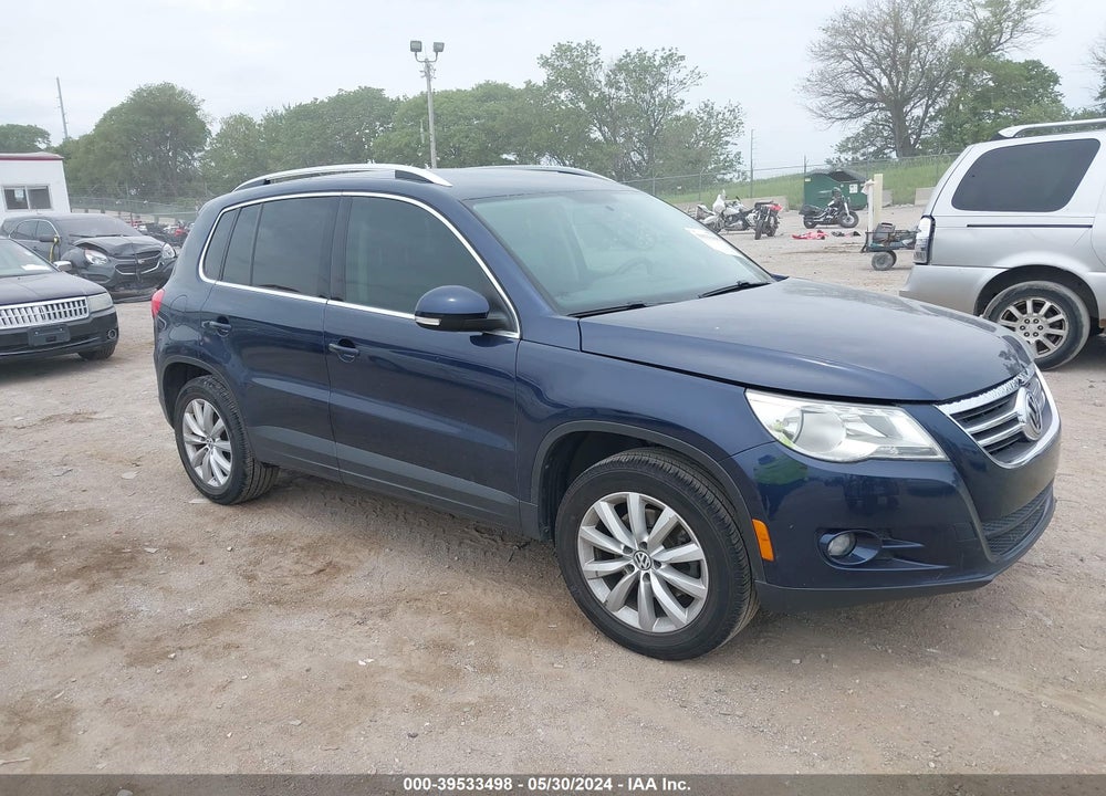 2011 VOLKSWAGEN TIGUAN SE VIN: WVGBV7AX2BW521988