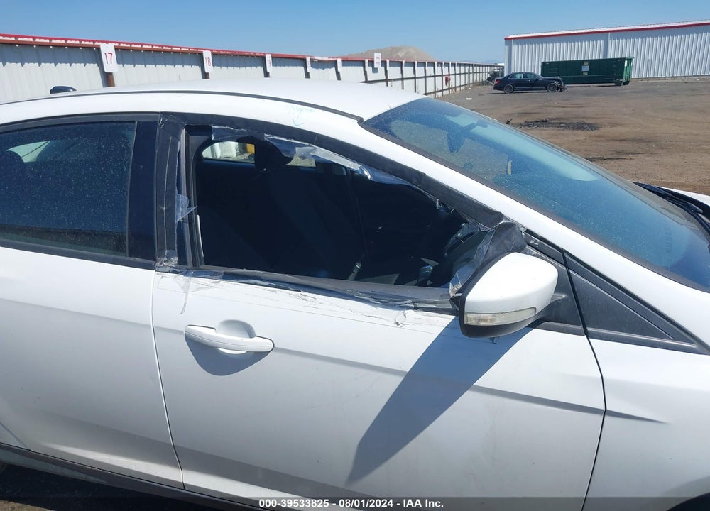 2015 FORD FOCUS SE VIN: 1FADP3K29FL315969