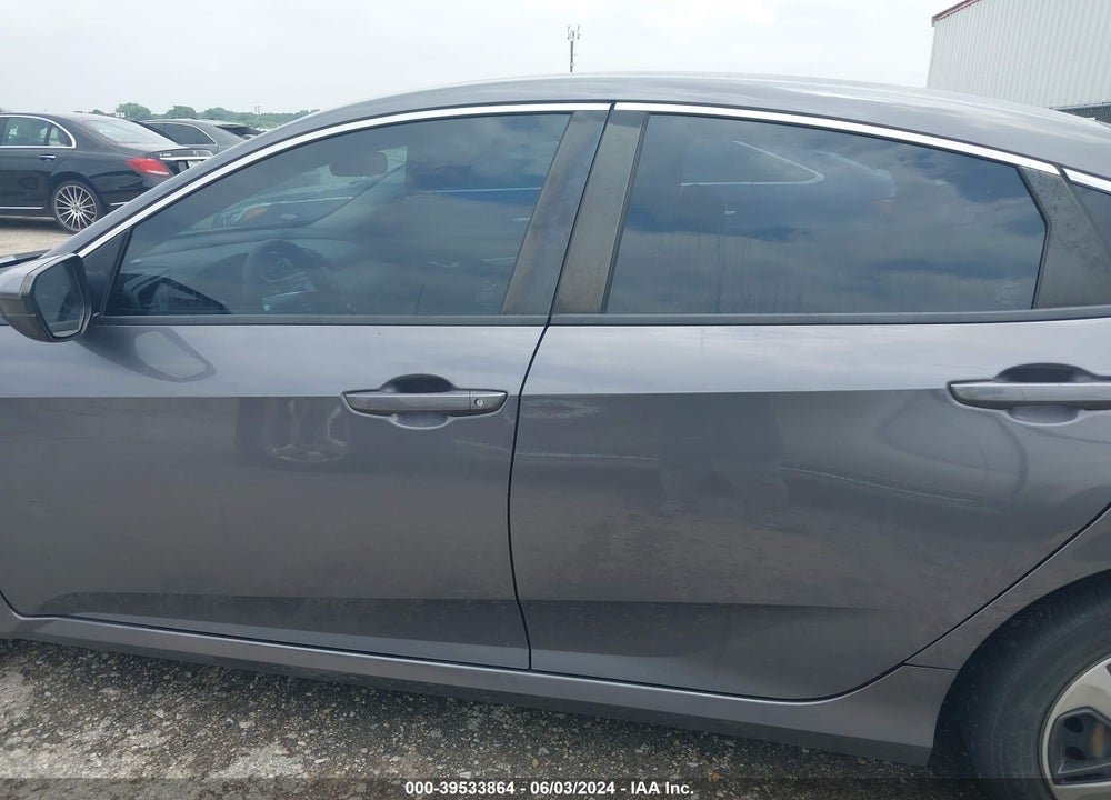 2019 HONDA CIVIC LX VIN: 19XFC2F6XKE000400