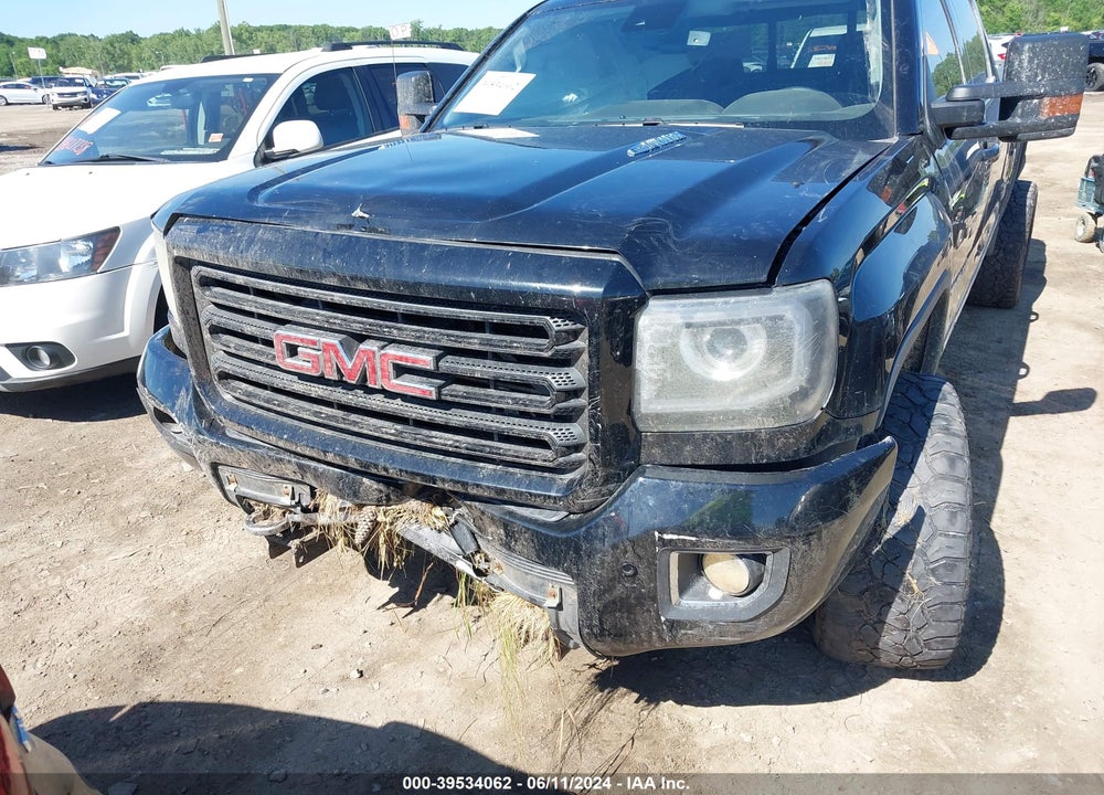 2015 GMC SIERRA 2500HD DENALI VIN: 1GT120E82FF131952