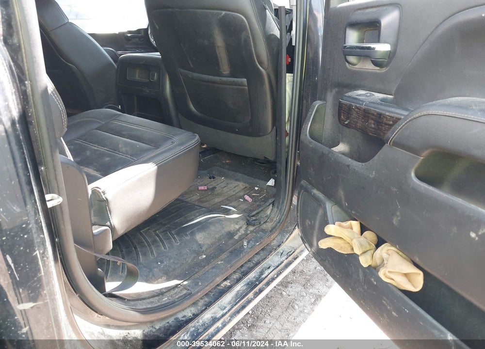 2015 GMC SIERRA 2500HD DENALI VIN: 1GT120E82FF131952