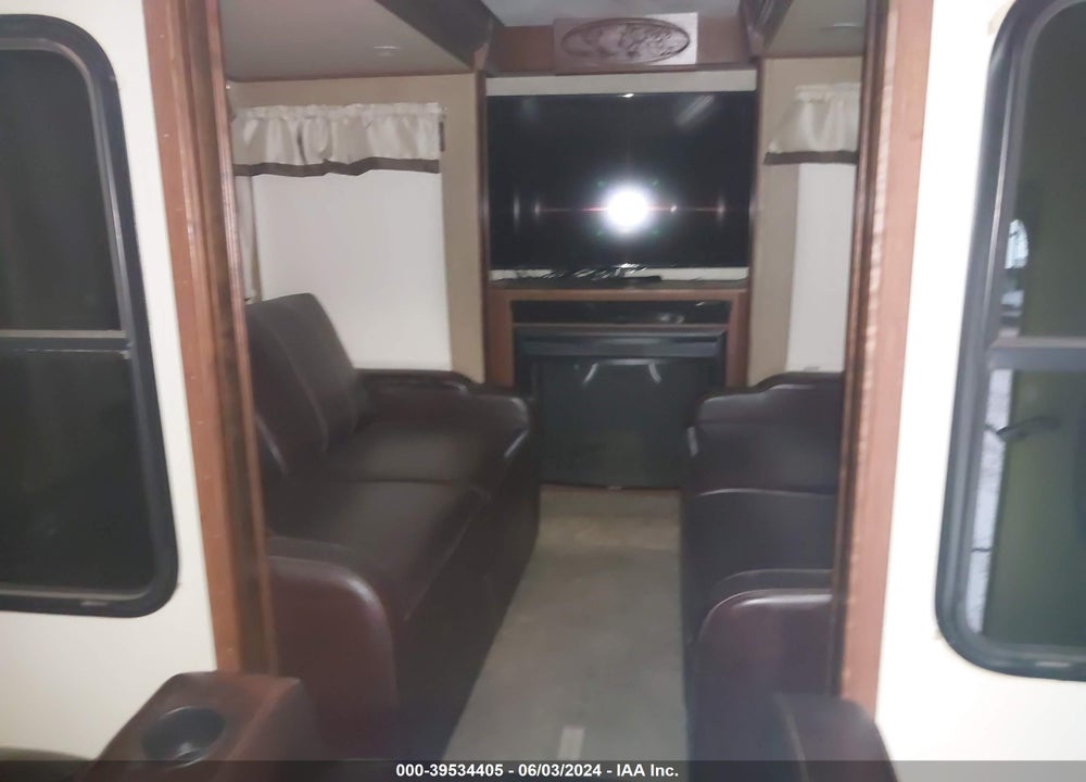 2016 PALOMINO COLUMBUS VIN: 4X4FCMP2XG6005675