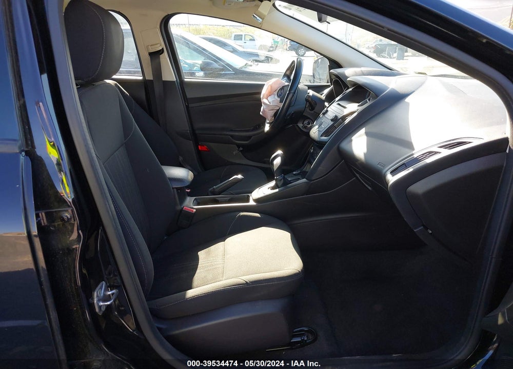 2016 FORD FOCUS SE VIN: 1FADP3K26GL276212