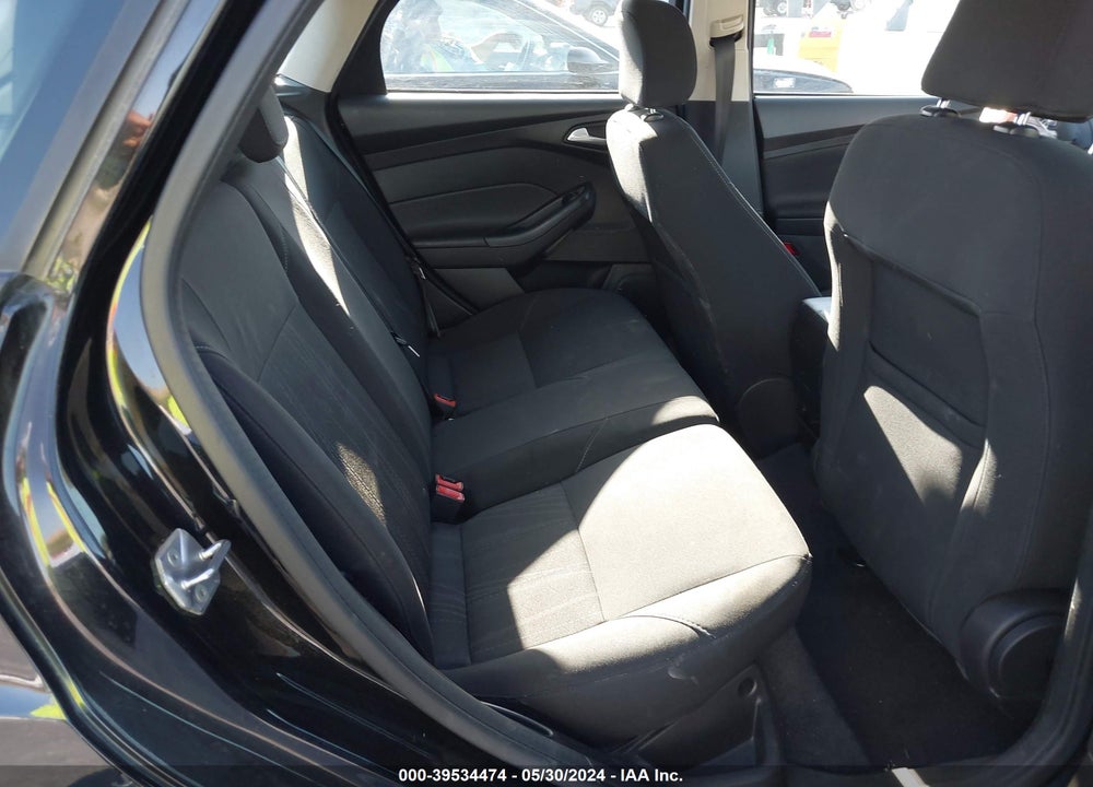 2016 FORD FOCUS SE VIN: 1FADP3K26GL276212