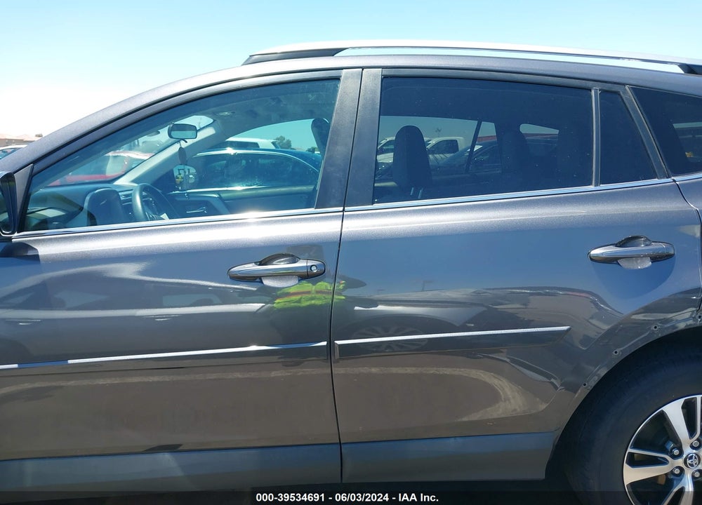 2017 TOYOTA RAV4 XLE VIN: 2T3RFREV9HW559732