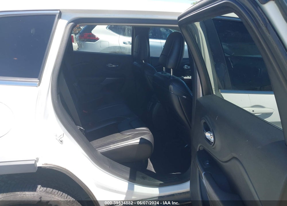 2019 JEEP CHEROKEE LATITUDE PLUS FWD VIN: 1C4PJLLB3KD331984
