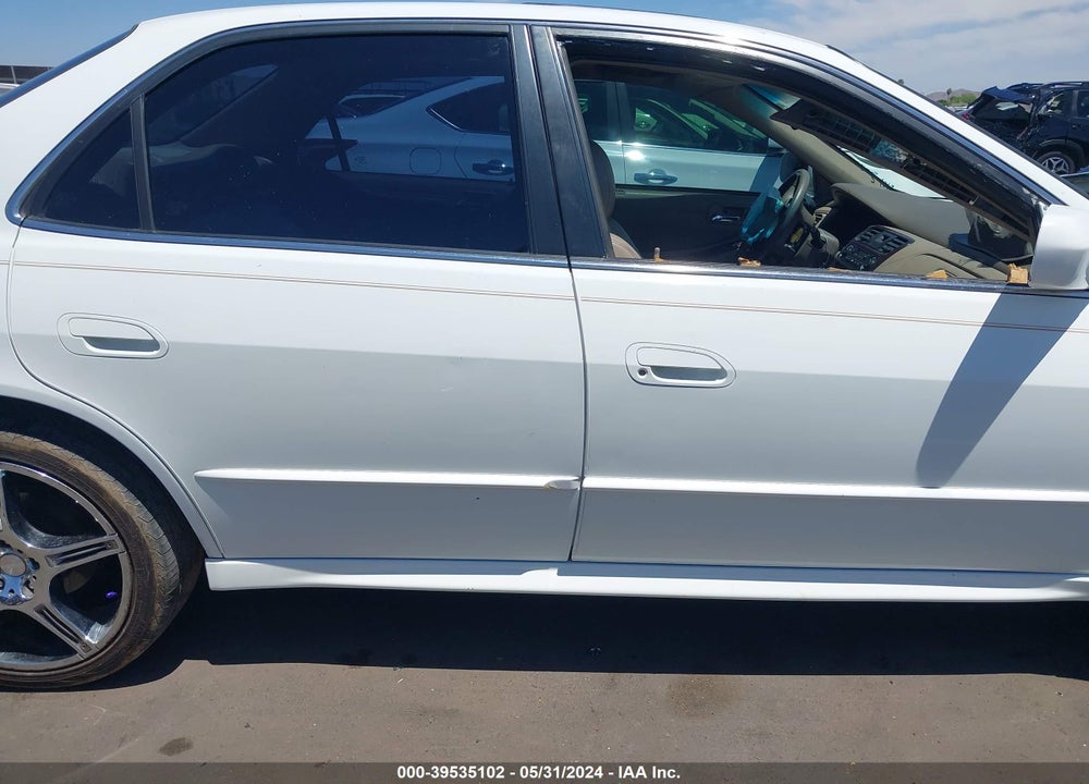 2001 HONDA ACCORD 3.0 EX VIN: 1HGCG16581A025310