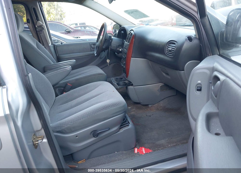 2005 CHRYSLER TOWN & COUNTRY LX VIN: 2C4GP44R05R593785