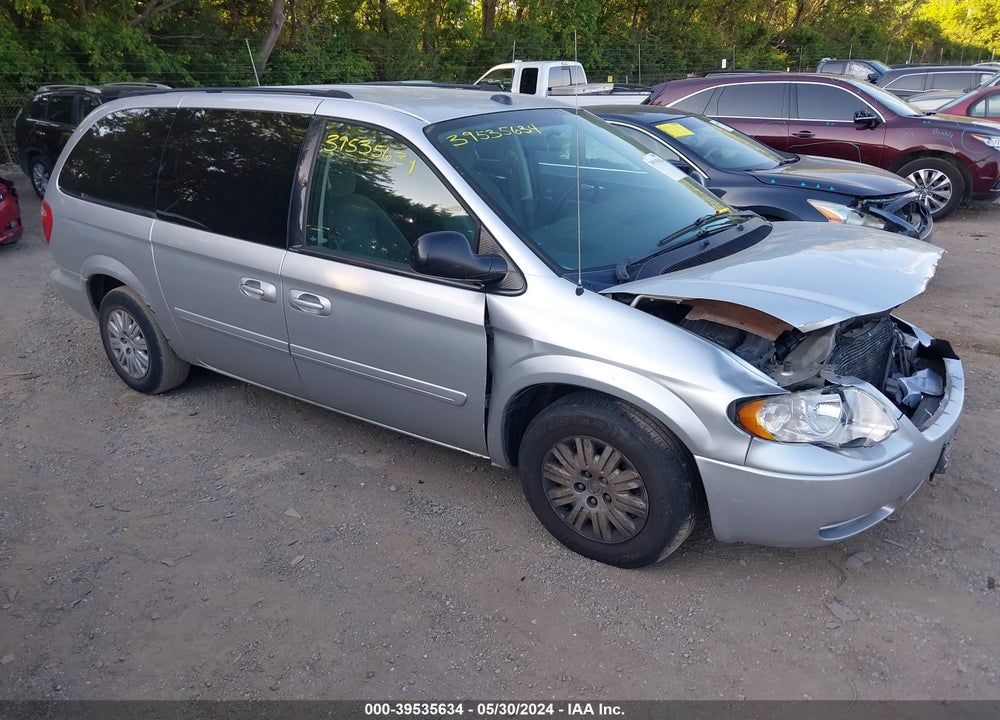 2005 CHRYSLER TOWN & COUNTRY LX VIN: 2C4GP44R05R593785