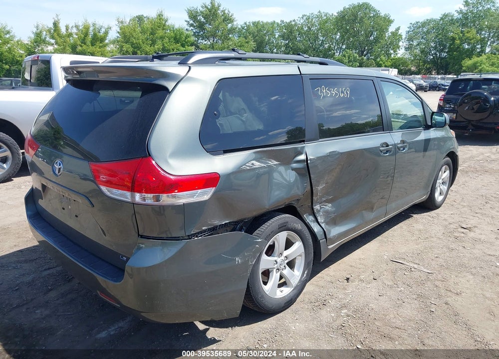 2014 TOYOTA SIENNA LE V6 8 PASSENGER VIN: 5TDKK3DC2ES524859