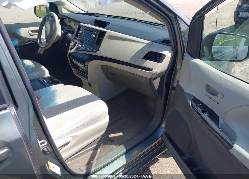 2014 TOYOTA SIENNA LE V6 8 PASSENGER VIN: 5TDKK3DC2ES524859
