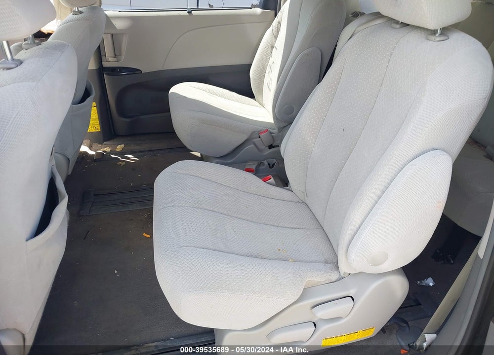 2014 TOYOTA SIENNA LE V6 8 PASSENGER VIN: 5TDKK3DC2ES524859
