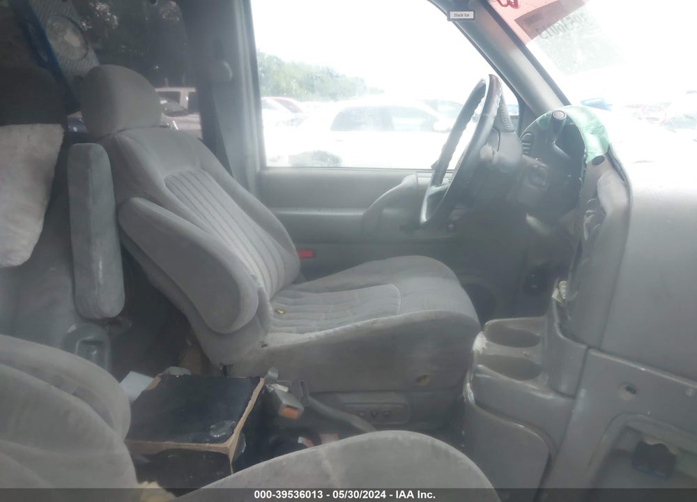 2002 GMC SAFARI SLE VIN: 1GKDM19X92B514145