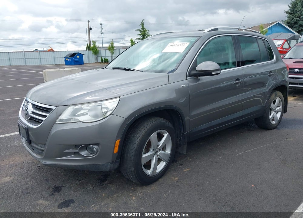 2010 VOLKSWAGEN TIGUAN VIN: WVGBV7AX2AW528146