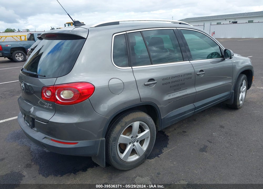 2010 VOLKSWAGEN TIGUAN VIN: WVGBV7AX2AW528146